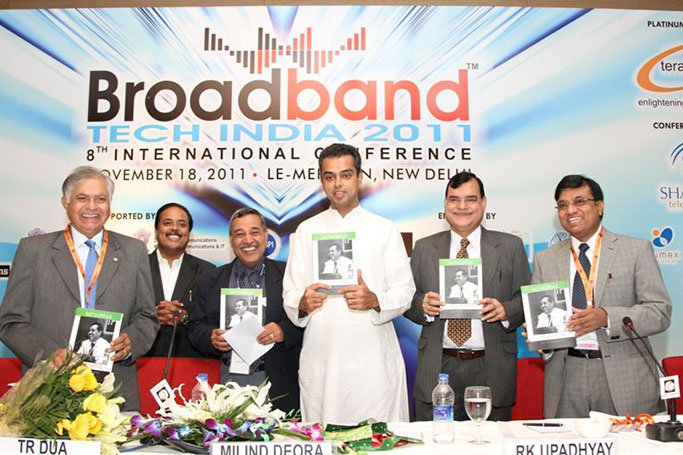 Sh. Milind Deora launching the book authored by Sh. Satya N. Gupta